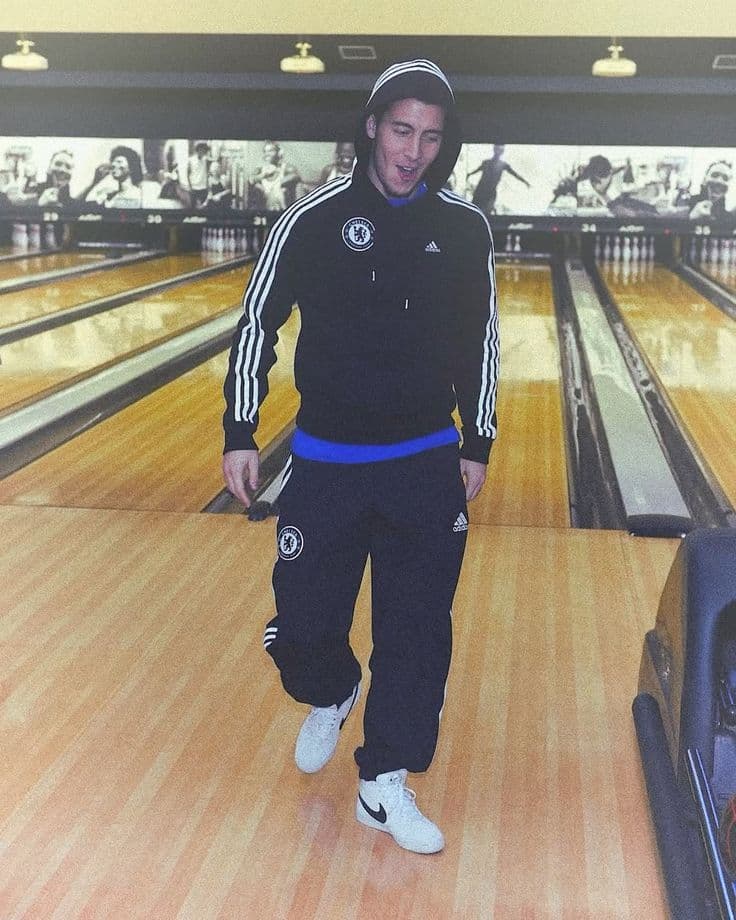 Eden Hazard bowling in Chelsea training gear